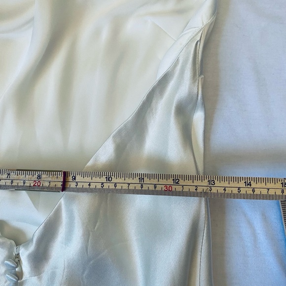 Meshki Elegant Cream Backless Gown - Picture 14 of 15